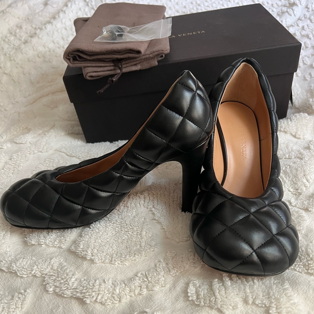 NWT Bottega Veneta Quilted Pattern Leather Pumps